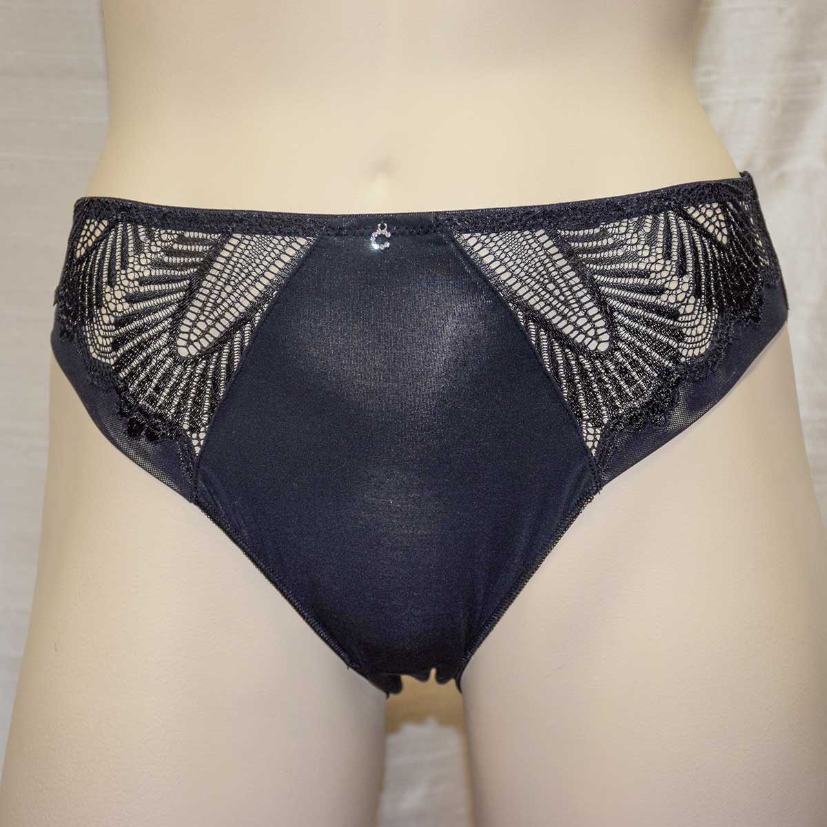 Jazzpant aus Viscose und feiner Spitze in schwarz