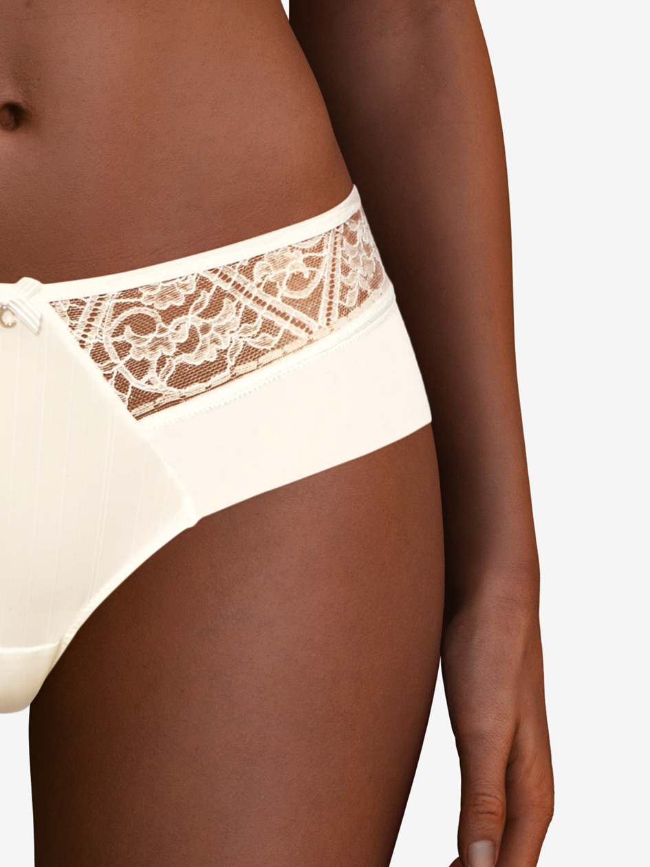 Alto Shorty vorne blickdicht und hinten und an der Seite mit Spitze und Tüll – Bild 2